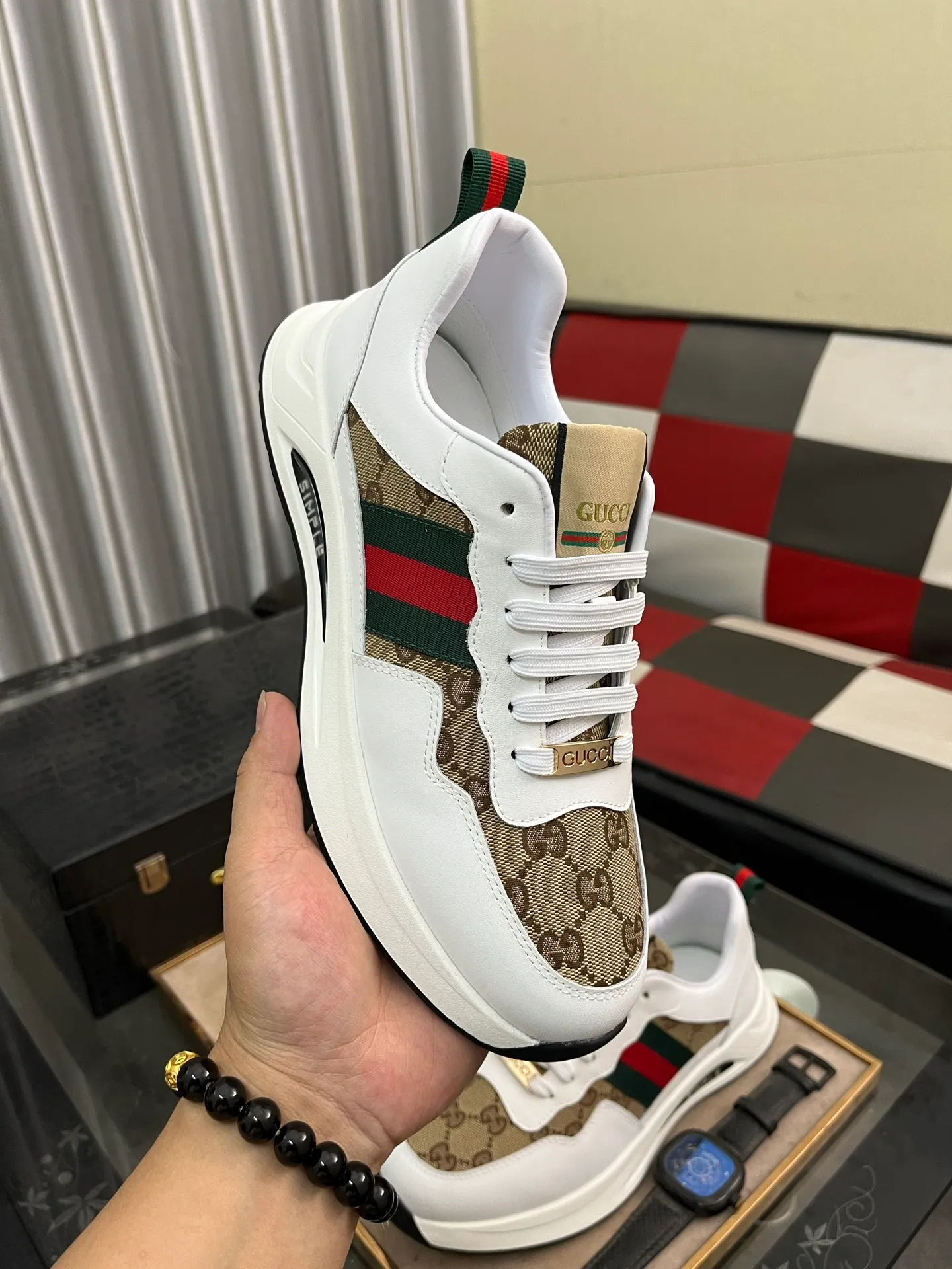 Men's shoes💰420⌚️⌚️[GUCCI] Gucci men's casual shoes are absolutely popular🔥The ultimate matching item for trendy men! The charm of super texture is unstoppable. This is the main recommendation. The upper is made of high-quality cowhide, with pig lining feet and wear-resistant rubber sole. It is noble and elegant! Extremely comfortable🎁🎁You can be as handsome as you want💪 Size 38-44! 2️⃣colors available